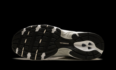 530 "White / Stoneware / Linen"